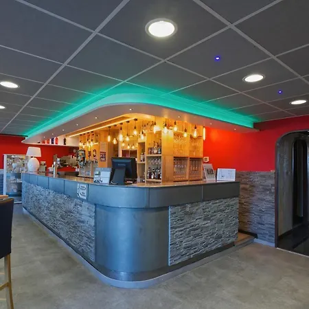 Hotel Logis Centrotel Et Bulles D'allier Montmarault