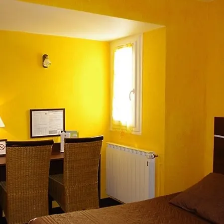 Hotel Logis Centrotel Et Bulles D'allier Montmarault