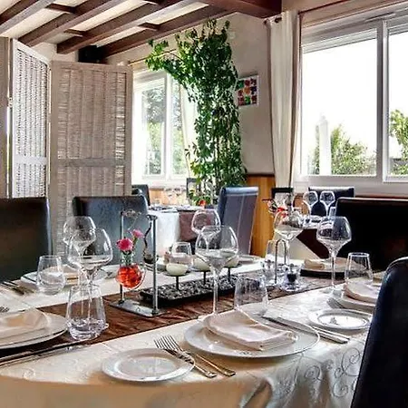 Logis Centrotel Et Bulles D'allier 3* Montmarault
