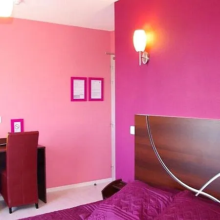 Logis Centrotel Et Bulles D'allier Hotel Montmarault