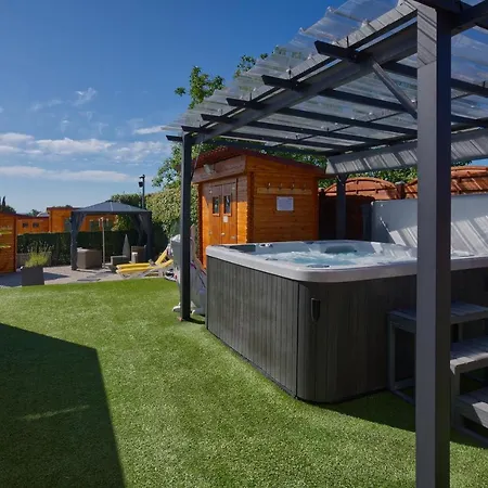 Hotel Logis Centrotel Et Bulles D'allier Montmarault