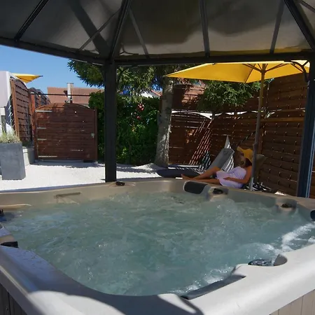 Hotel Logis Centrotel Et Bulles D'allier Montmarault