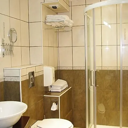 Logis Centrotel Et Bulles D'allier Hotel 3*