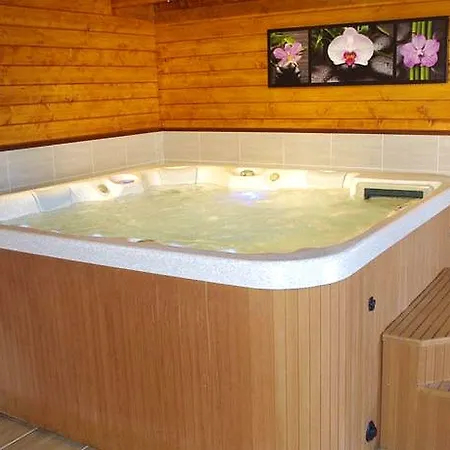 Logis Centrotel Et Bulles D'allier Hotel 3*