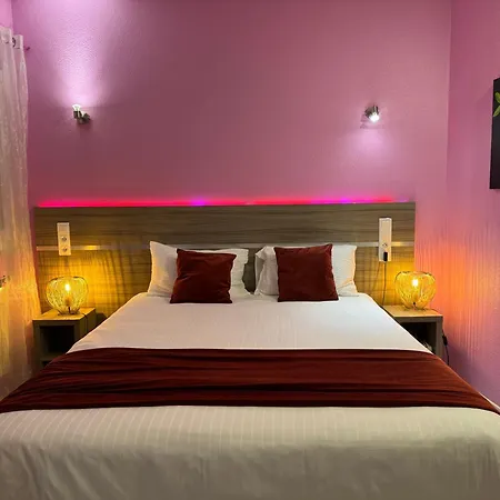 Logis Centrotel Et Bulles D'allier Отель