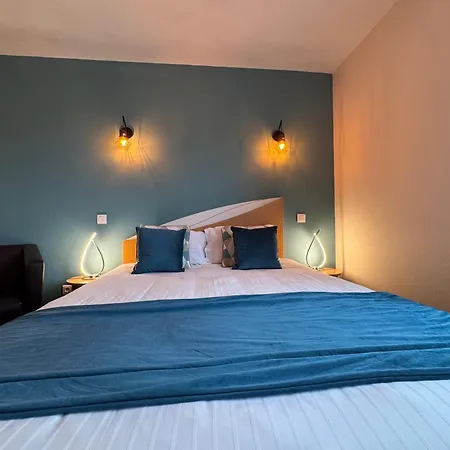 Отель Logis Centrotel Et Bulles D'allier Монмаро