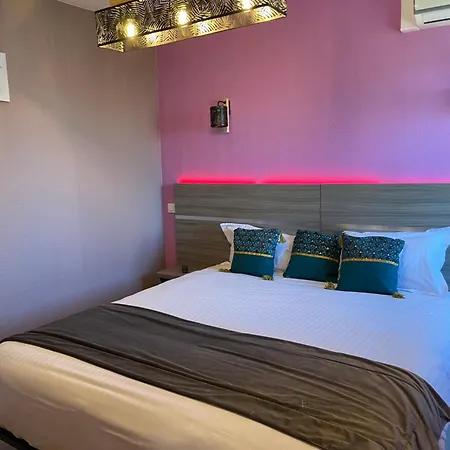 Hotel Logis Centrotel Et Bulles D'allier Montmarault