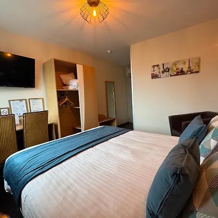 Logis Centrotel Et Bulles D'allier Отель 3*