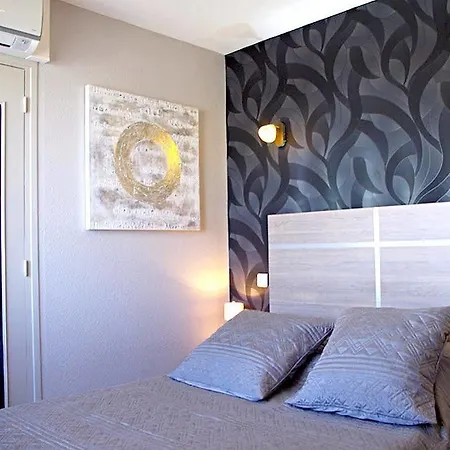 Hotel Logis Centrotel Et Bulles D'allier 3*