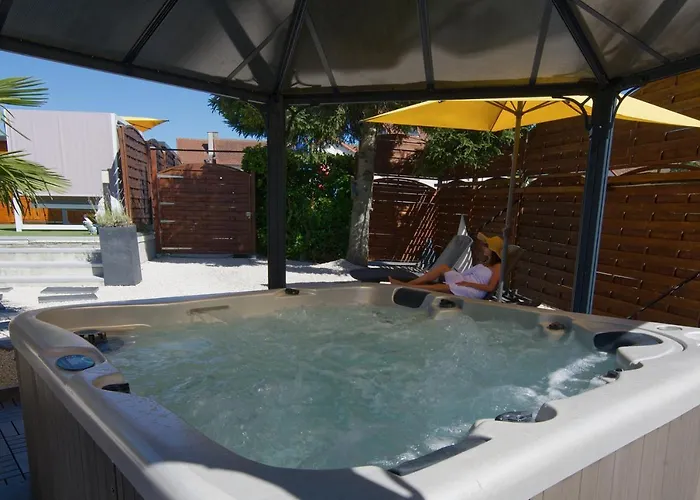 Hotell Logis Centrotel Et Bulles D'allier Montmarault