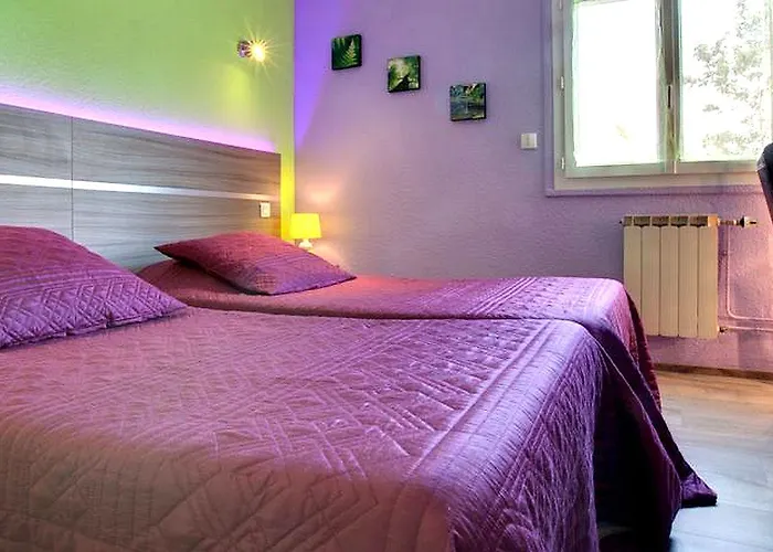 Отель Logis Centrotel Et Bulles D'allier Монмаро