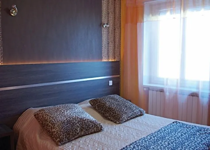 Logis Centrotel Et Bulles D'allier Отель Монмаро