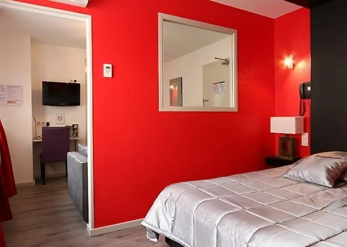 Logis Centrotel Et Bulles D'allier 3* Монмаро