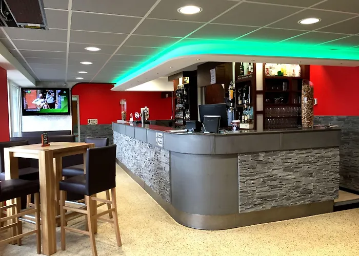 Logis Centrotel Et Bulles D'allier 3* Монмаро