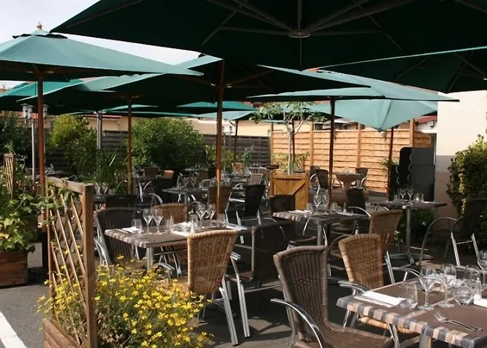 Отель Logis Centrotel Et Bulles D'allier