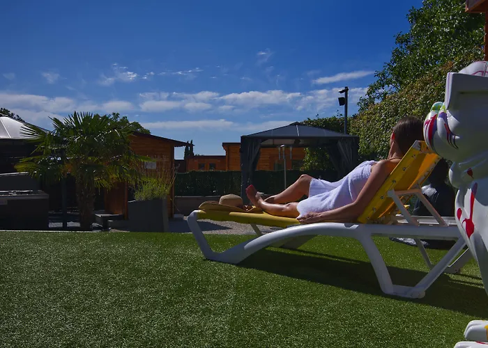 Logis Centrotel Et Bulles D'allier Отель Монмаро