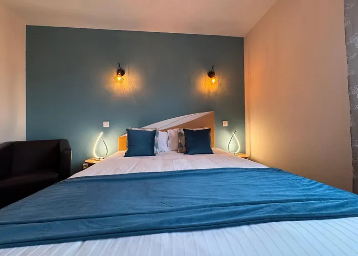 Отель Logis Centrotel Et Bulles D'allier Монмаро