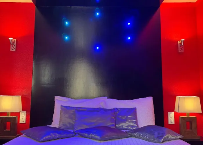 Logis Centrotel Et Bulles D'allier Отель Монмаро