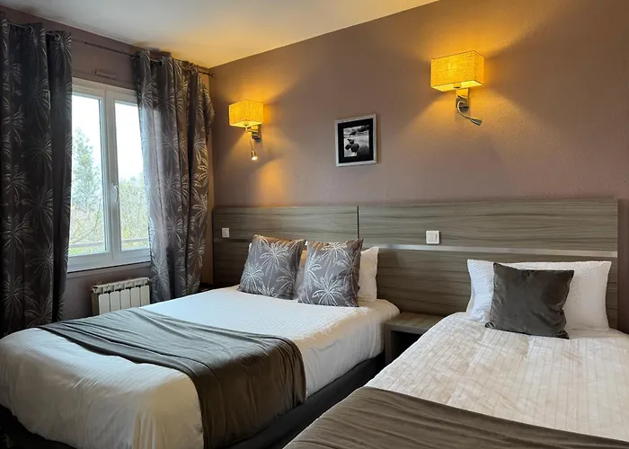 Отель Logis Centrotel Et Bulles D'allier Монмаро