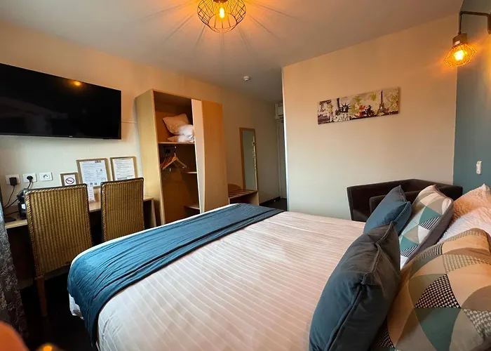 Logis Centrotel Et Bulles D'allier Отель 3*