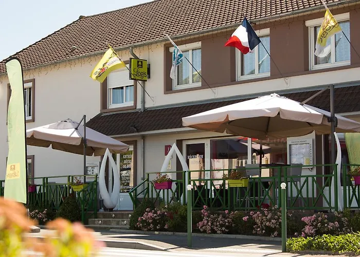 Отель Logis Centrotel Et Bulles D'allier Монмаро