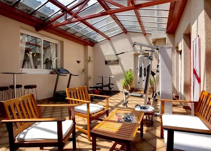 Hotell Logis Centrotel Et Bulles D'allier Montmarault