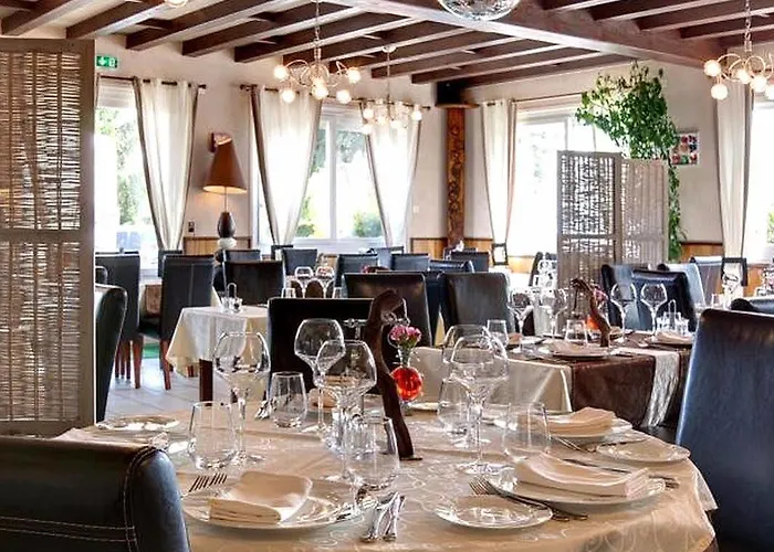 Hotell Logis Centrotel Et Bulles D'allier 3*